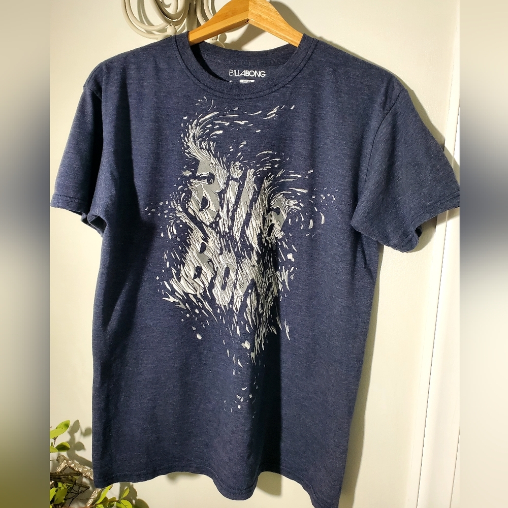 Men's Billabong Blue Short Sleeve Tee with Artistic Graphic Size M